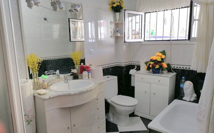 Image No.34-5 Bed House for sale