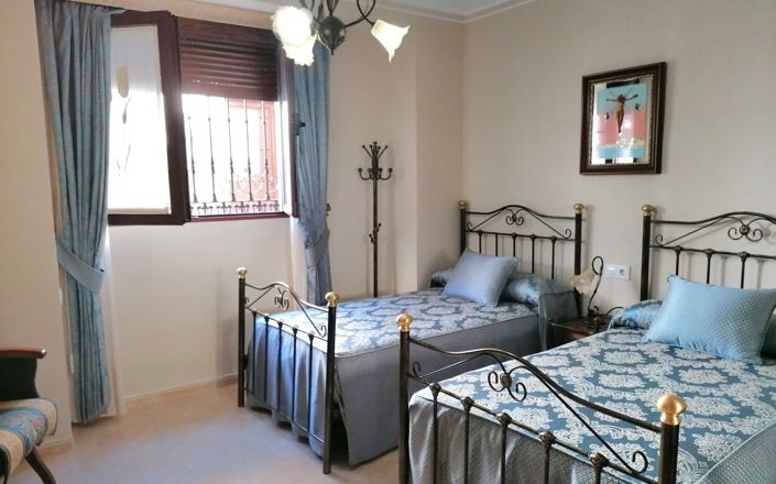 Image No.6-5 Bed House for sale