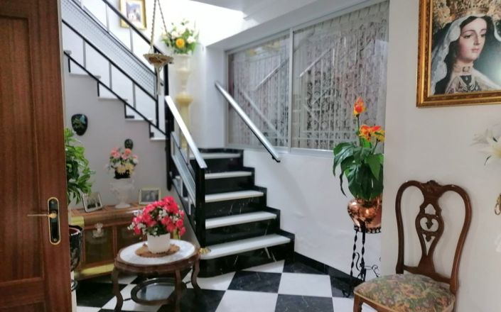 Image No.7-5 Bed House for sale