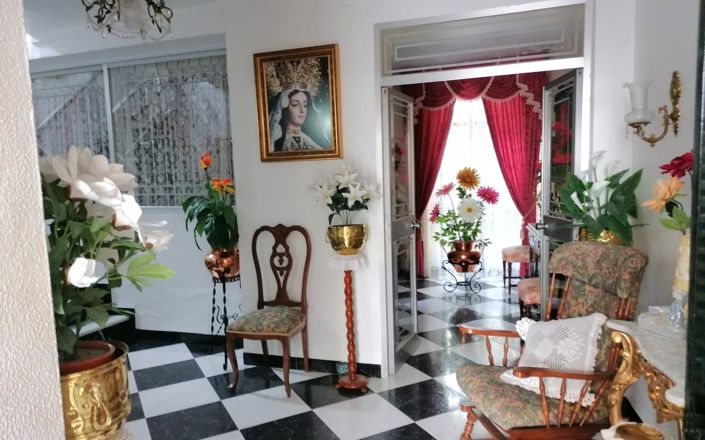 Image No.8-5 Bed House for sale