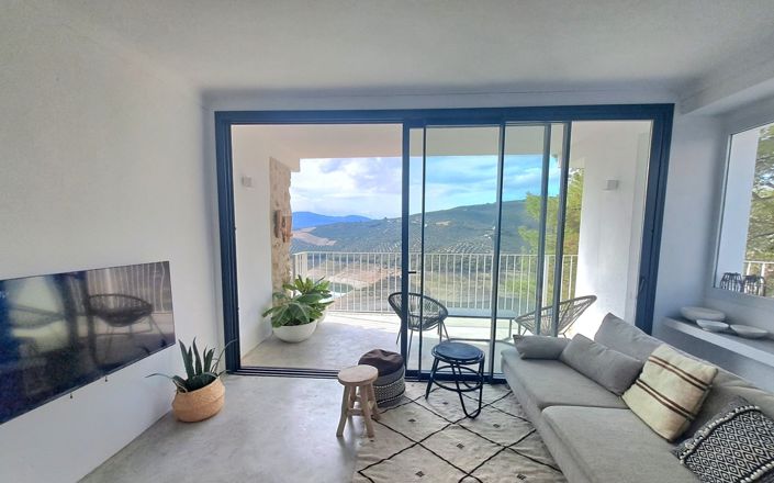 Image No.10-3 Bed House for sale