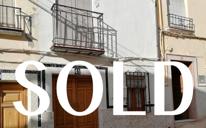 Image No.1-3 Bed House for sale