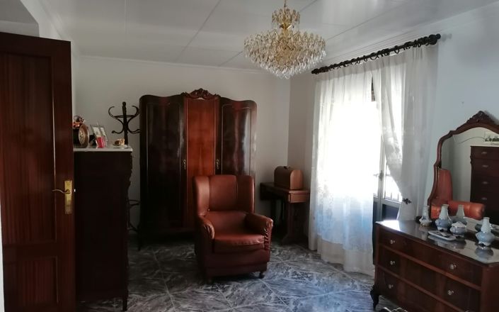 Image No.25-3 Bed House for sale