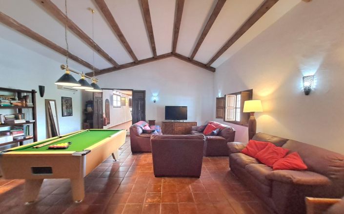 Image No.26-5 Bed House for sale