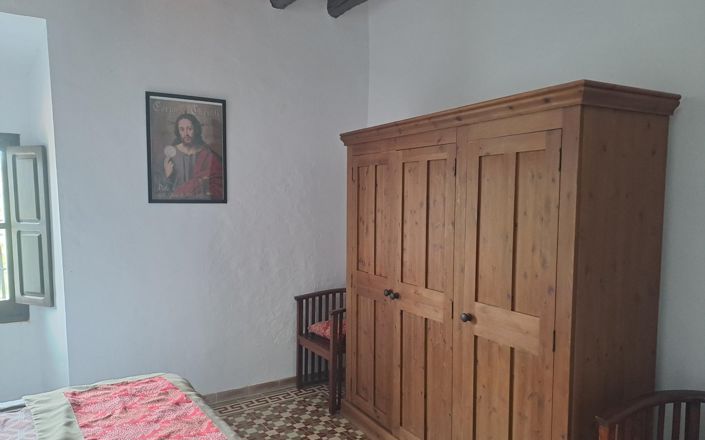 Image No.40-5 Bed House for sale