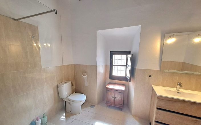 Image No.44-5 Bed House for sale