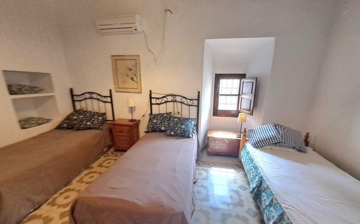 Image No.46-5 Bed House for sale