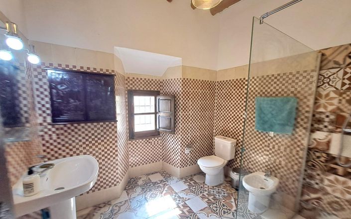 Image No.50-5 Bed House for sale