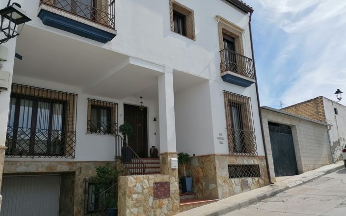 Image No.1-5 Bed House for sale