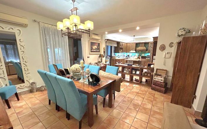 Image No.10-5 Bed House for sale