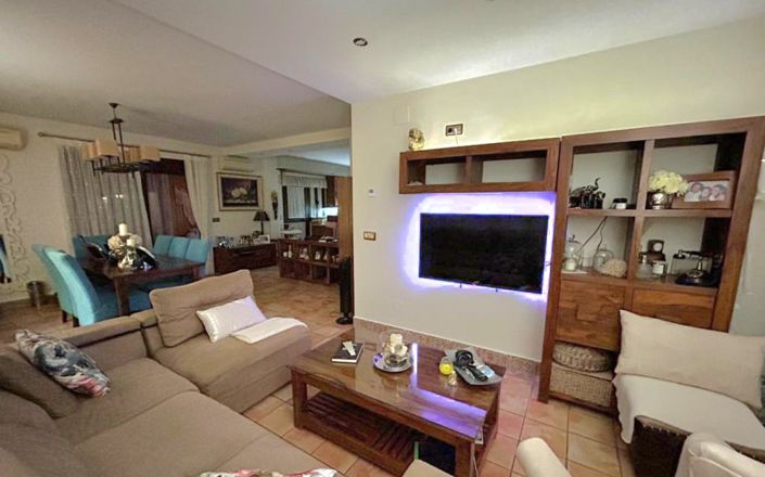 Image No.12-5 Bed House for sale