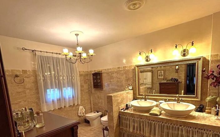 Image No.26-5 Bed House for sale