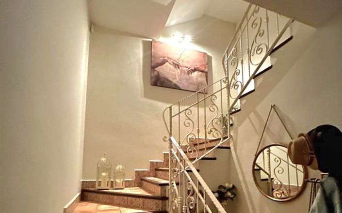 Image No.27-5 Bed House for sale