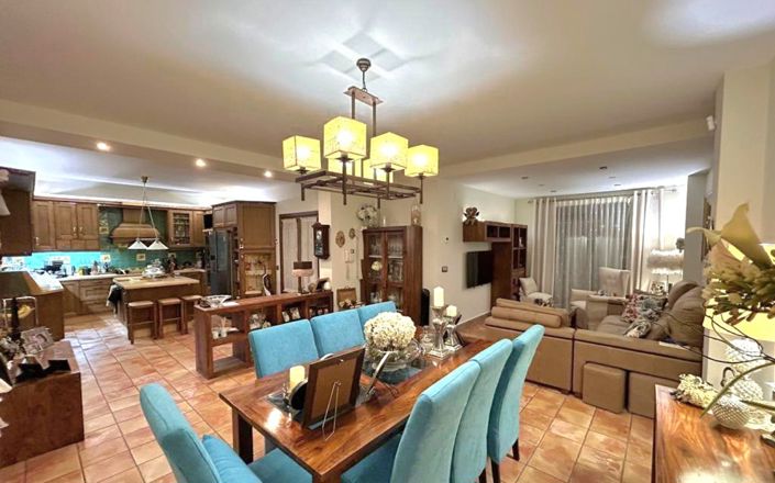 Image No.8-5 Bed House for sale