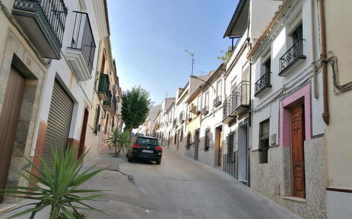 Image No.1-2 Bed House for sale