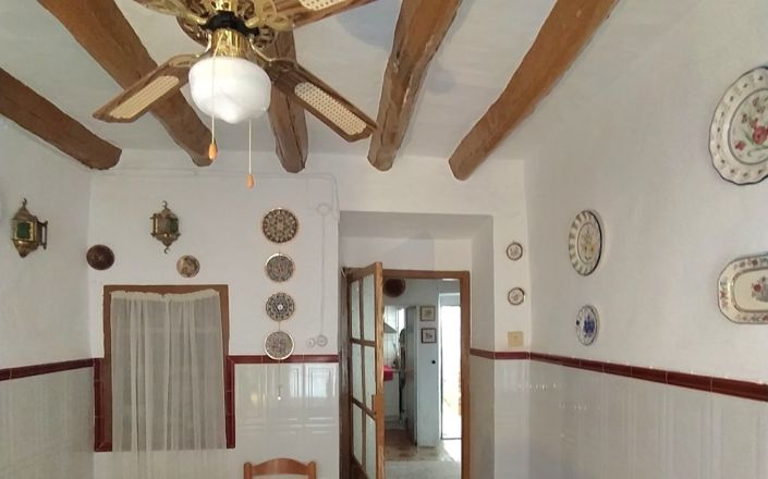 Image No.7-2 Bed House for sale