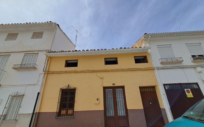 Image No.1-4 Bed House for sale