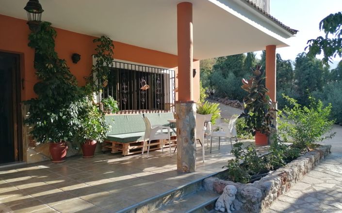 Image No.8-5 Bed House for sale