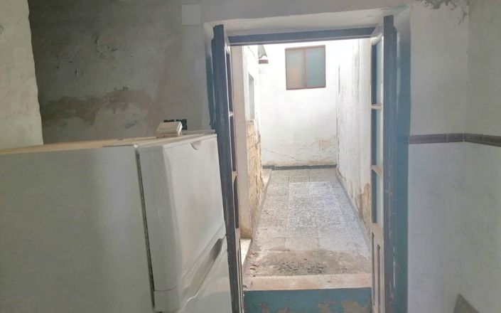 Image No.5-2 Bed House for sale