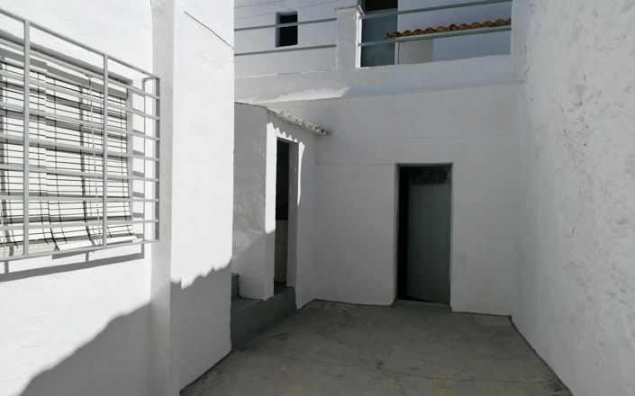 Image No.10-3 Bed House for sale