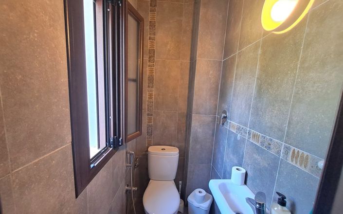 Image No.17-5 Bed House for sale