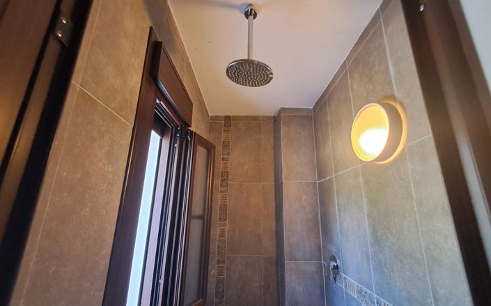 Image No.18-5 Bed House for sale