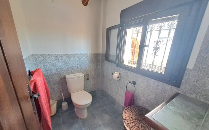 Image No.19-5 Bed House for sale