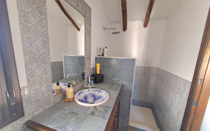 Image No.20-5 Bed House for sale