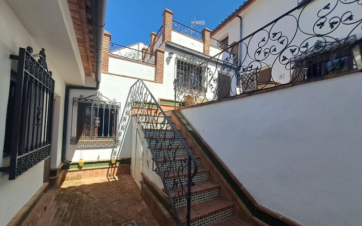 Image No.25-5 Bed House for sale