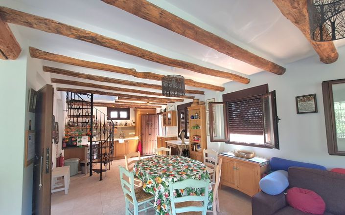 Image No.8-5 Bed House for sale