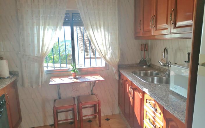 Image No.14-6 Bed House for sale