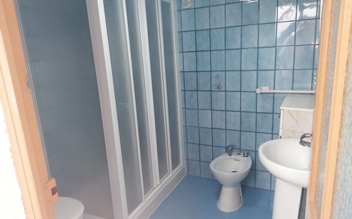 Image No.18-6 Bed House for sale