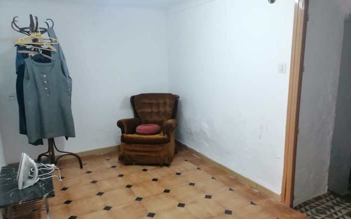 Image No.26-6 Bed House for sale