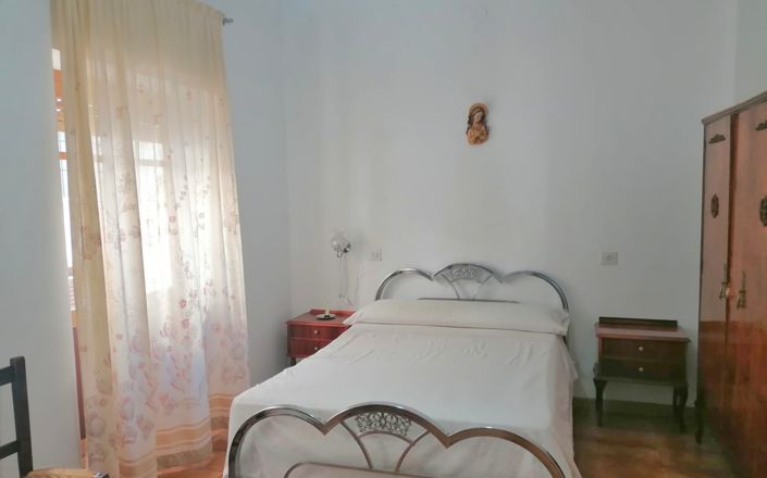 Image No.31-6 Bed House for sale