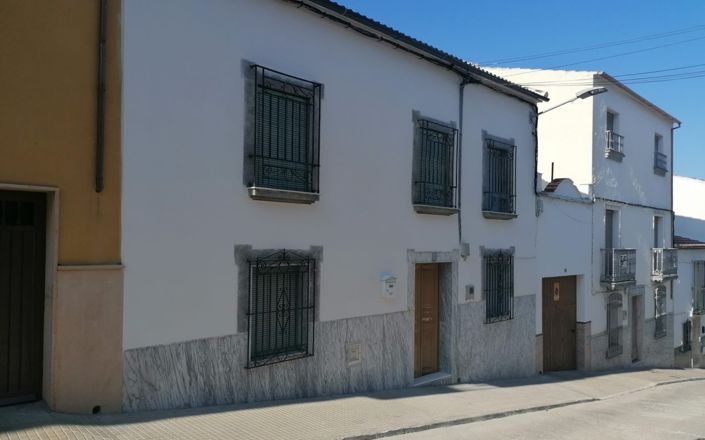 Image No.1-4 Bed House for sale