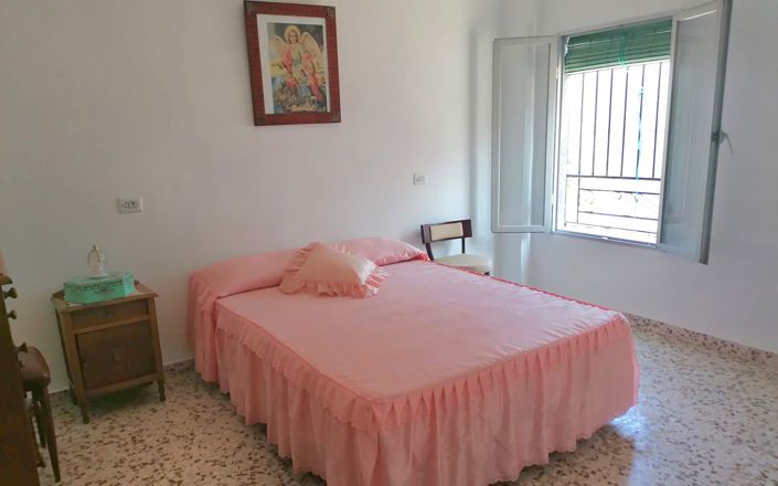 Image No.17-4 Bed House for sale