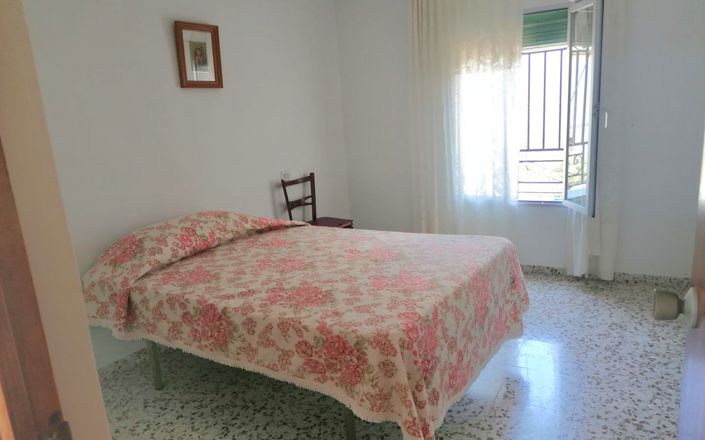 Image No.18-4 Bed House for sale