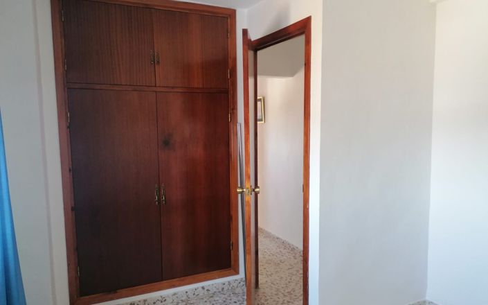 Image No.19-4 Bed House for sale