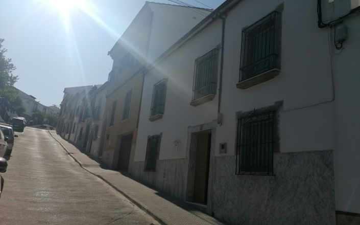 Image No.26-4 Bed House for sale