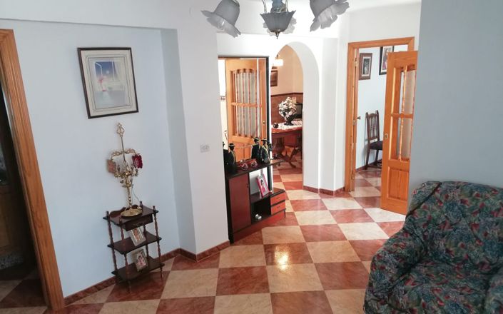 Image No.6-4 Bed House for sale