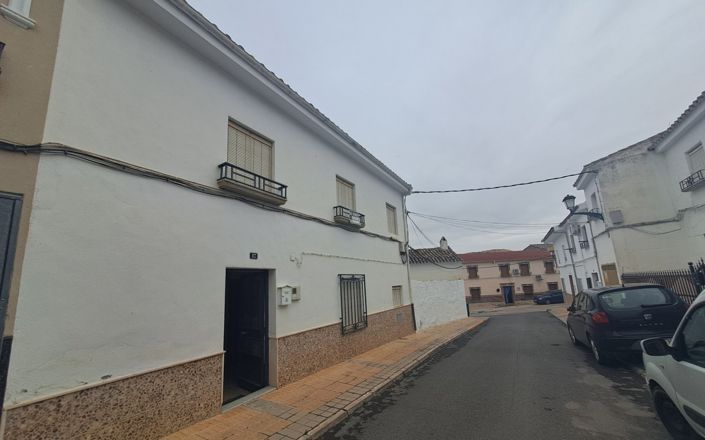 Image No.17-5 Bed House for sale