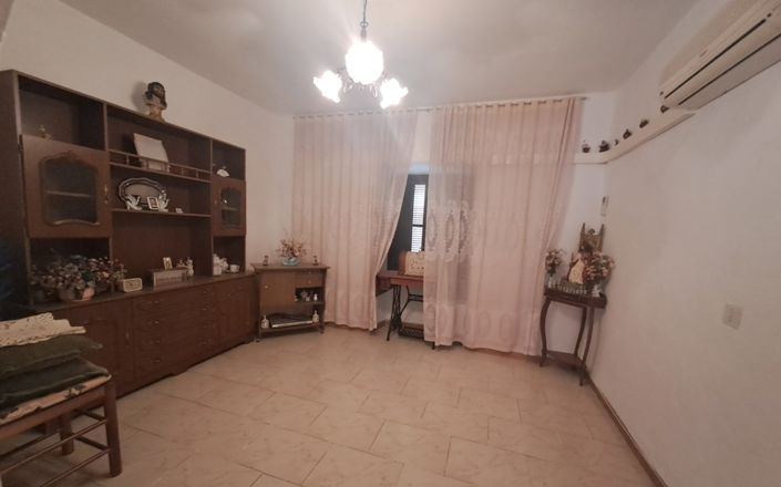 Image No.3-5 Bed House for sale