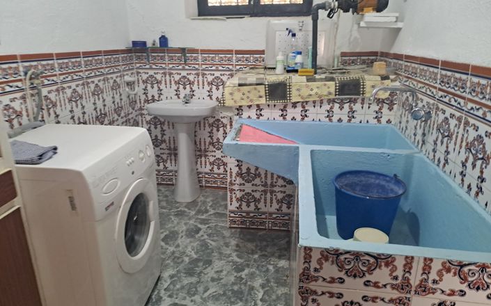 Image No.6-5 Bed House for sale