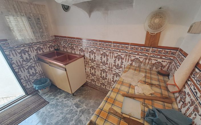 Image No.7-5 Bed House for sale