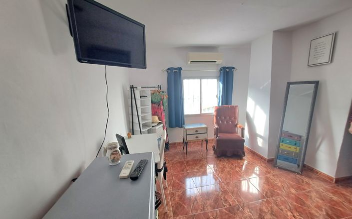 Image No.21-3 Bed House for sale