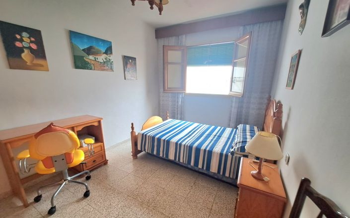 Image No.17-3 Bed House for sale