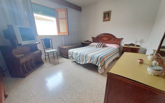 Image No.19-3 Bed House for sale