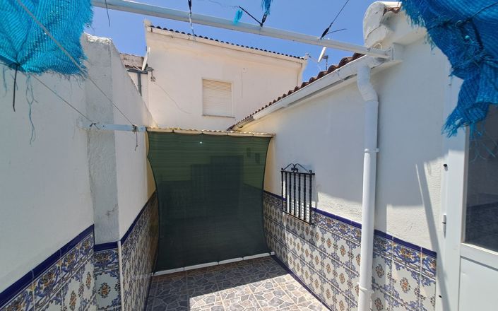 Image No.14-4 Bed House for sale