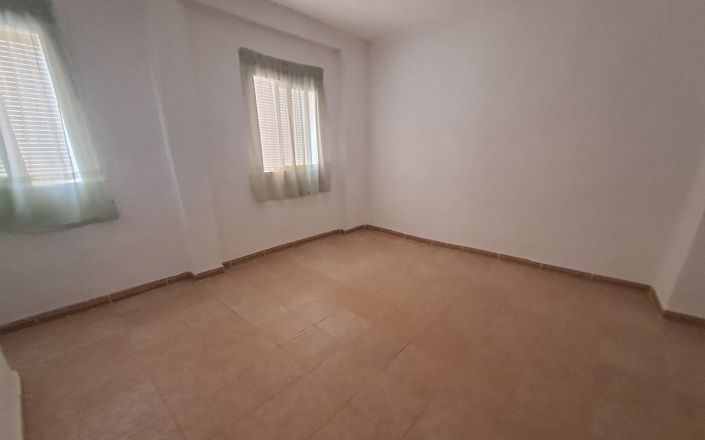 Image No.18-4 Bed House for sale