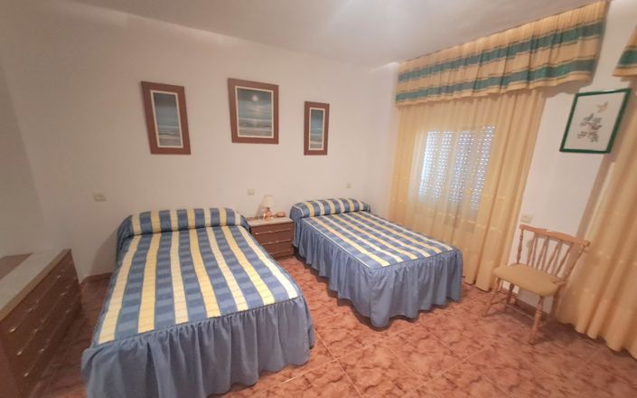 Image No.24-4 Bed House for sale